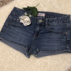 So shortie shorts Sz 9